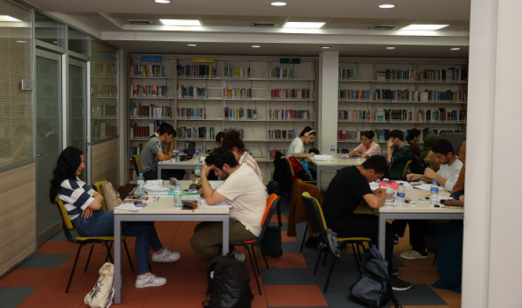 Büyükşehir'in 7/24 Kütüphane Uygulaması Gençlerden Tam Not Aldı