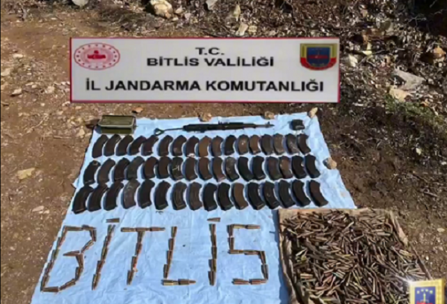PKK'lı teröristlerce araziye gizlenmiş çok sayıda silah ve mühimmat ele geçirildi