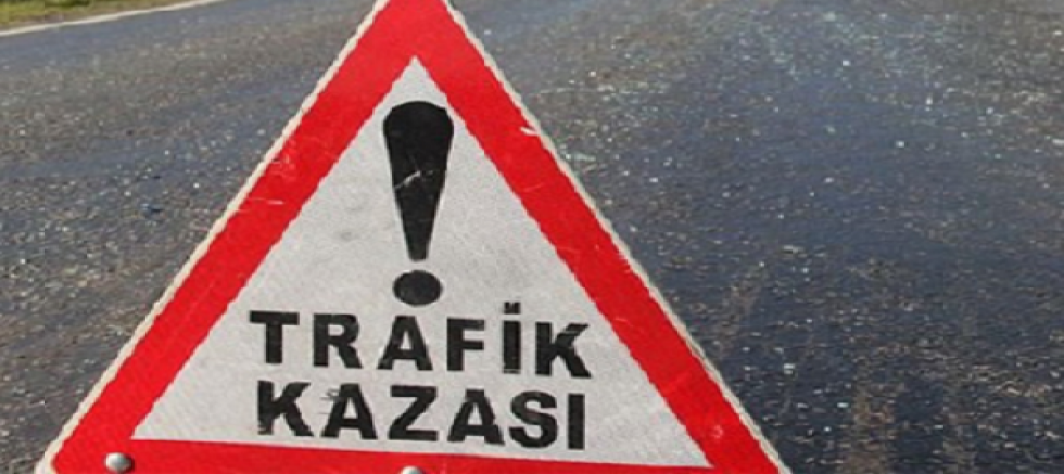 Kayseri'de direksiyon hakimiyetini kaybeden tır sürücüsü 5 araca çarptı